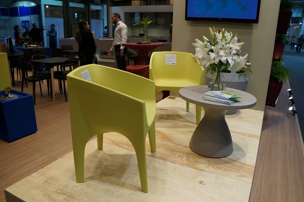 Cadeira de plástico verde, recicláveltramontina-movelsul-eleone-prestes