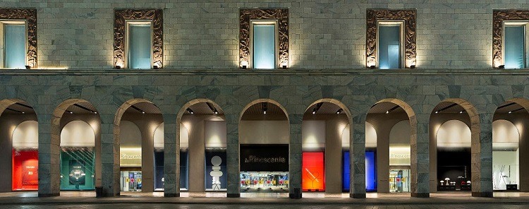 Vista da loja Rinascente situada na Galleria Vittorio Emanuele II