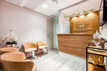 Reforma em consultório de dermatologia projetado pela arquiteta Bruna Jany (Fotos divulgação Rafael Dalla)