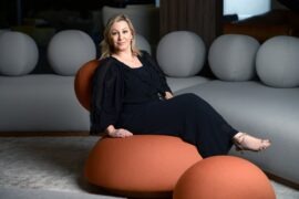 A designer conta o processo criativo de sua poltrona premiada