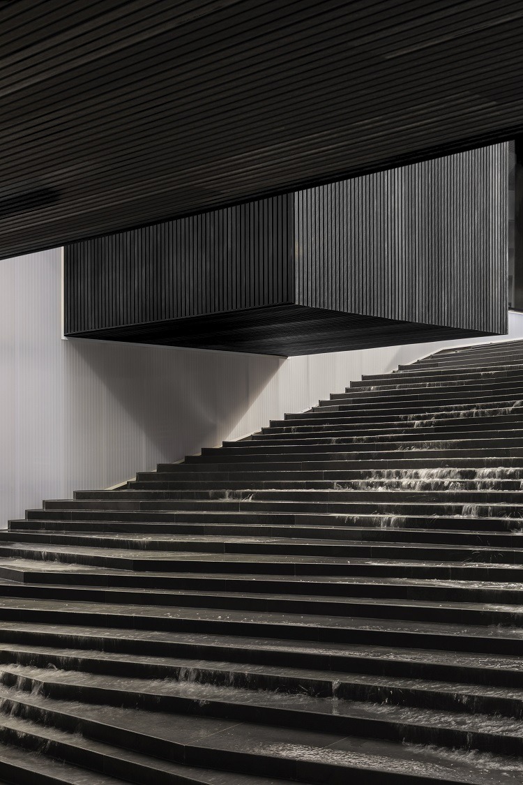 Guilherme Torres sempre reserva um elemento marcante que surpreende nos seus projetos, um misto de arquitetura, design e arte