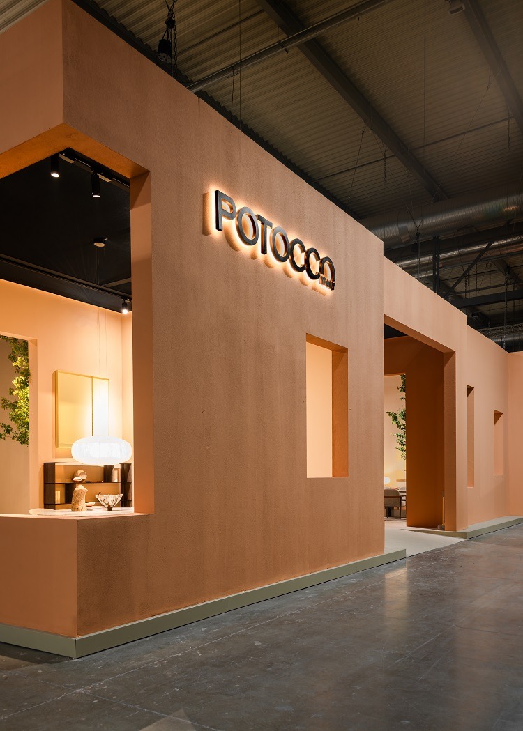 Estande da marca italiana Poytocco no Salone del Mobile deste ano