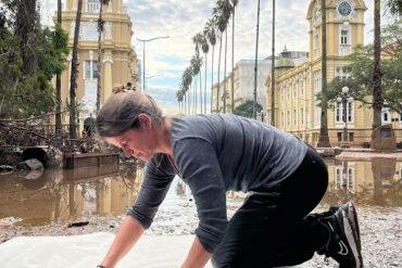 Mariella Horianskï expõe na Gravura O Elo Invisível" entre a natureza, a resiliência humana em tempos de adversidade