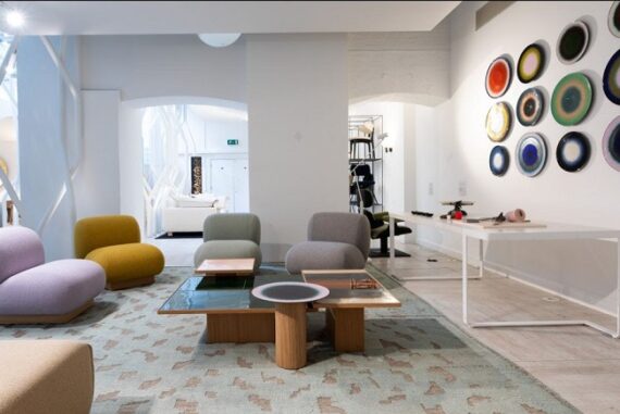 Na Clerkenwell Design Week 2026, a Moroso Londres apresenta Play With Fire, instalação de Zanellato/Bortotto que também assinam as coleções de mobiliário Mangiafuoco e Clay (Fotos Divulgação)